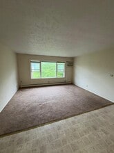 321 Riley Dr in Bloomington, IL - Building Photo - Building Photo