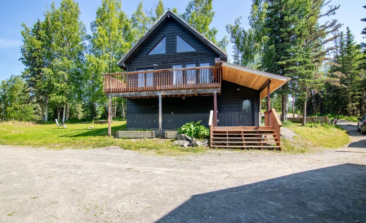 38835 Pinewood Ave in Sterling, AK - Building Photo