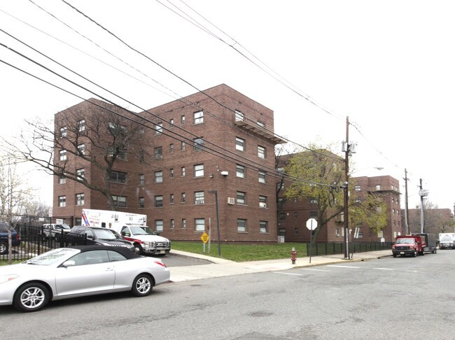 Oakwood Plaza Revitalization in Elizabeth, NJ - Foto de edificio - Building Photo