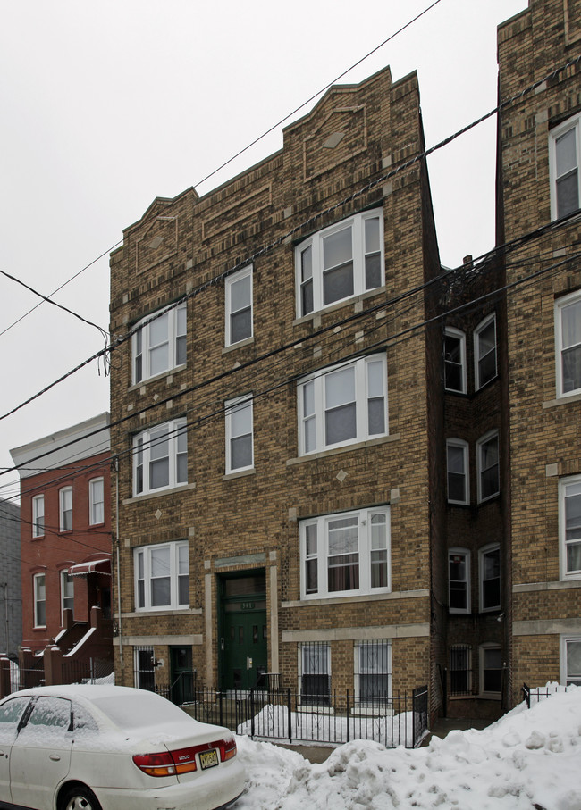 341 Forrest St in Jersey City, NJ - Foto de edificio - Building Photo