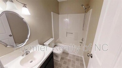 1042 Rock Knoll Ct in Winston-Salem, NC - Building Photo - Building Photo