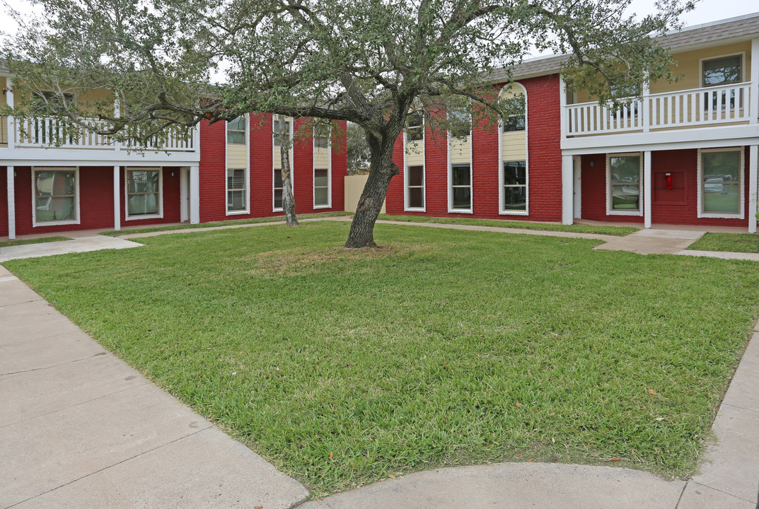 Sunshine Village in Harlingen, TX - Foto de edificio