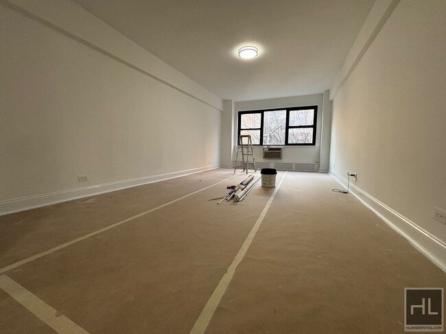 EAST 69 STREET, Unit 4L in New York, NY - Building Photo - Building Photo
