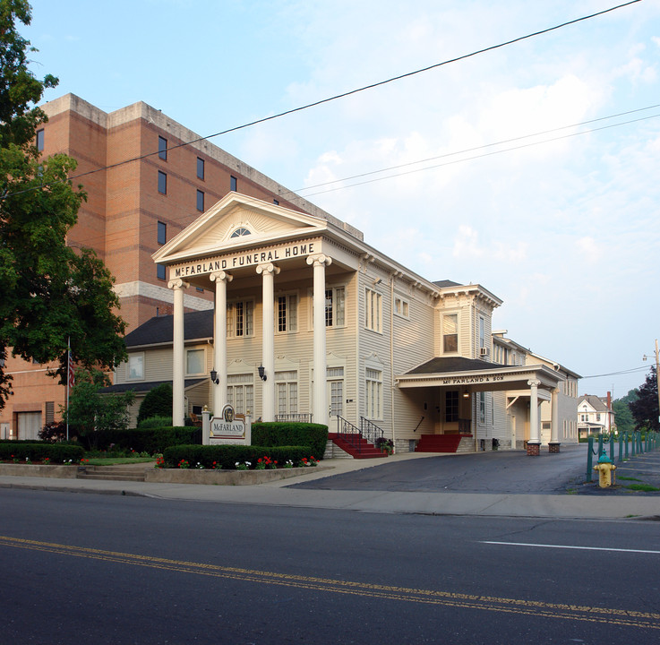 271 N Park Ave in Warren, OH - Building Photo