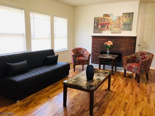 74 Grove St in Montclair, NJ - Building Photo - Building Photo