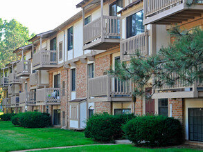 Cordoba Apartments in Farmington Hills, MI - Building Photo - Building Photo