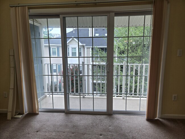 44 Dartmouth Way in North Brunswick, NJ - Building Photo - Building Photo