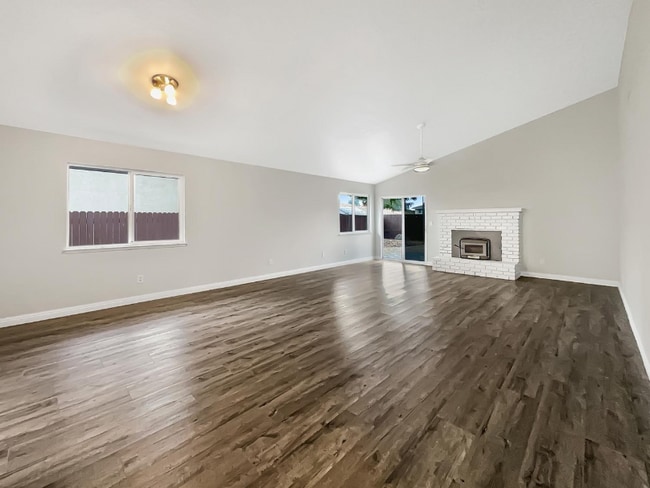 1172 Willow Creek Dr in Yuba City, CA - Building Photo - Building Photo