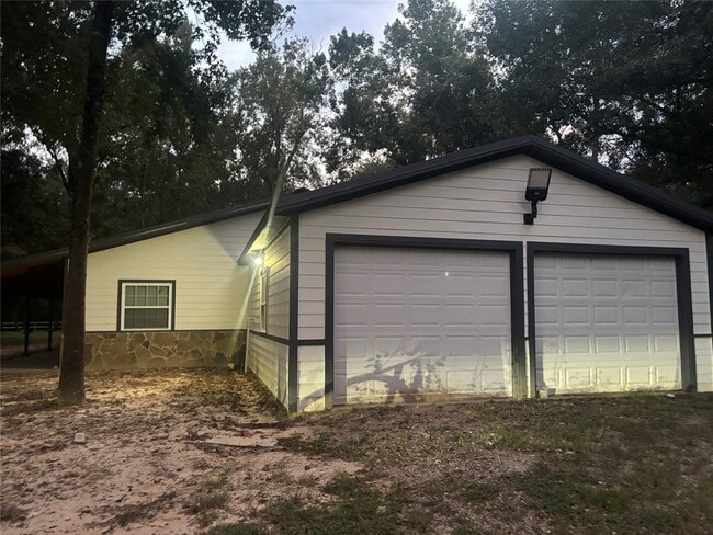 9480 Plum Grove Rd in Cleveland, TX - Foto de edificio - Building Photo