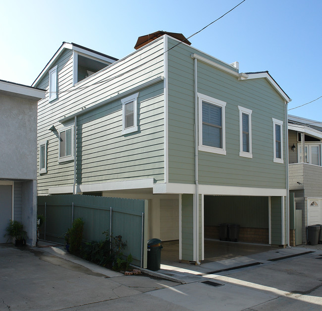 511 Narcissus Ave in Corona Del Mar, CA - Building Photo - Building Photo