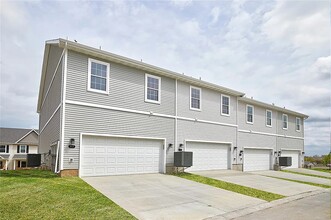 821 Oakmont Pl in Norwalk, IA - Foto de edificio - Building Photo