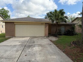 10126 Fernstone Ln in Houston, TX - Building Photo