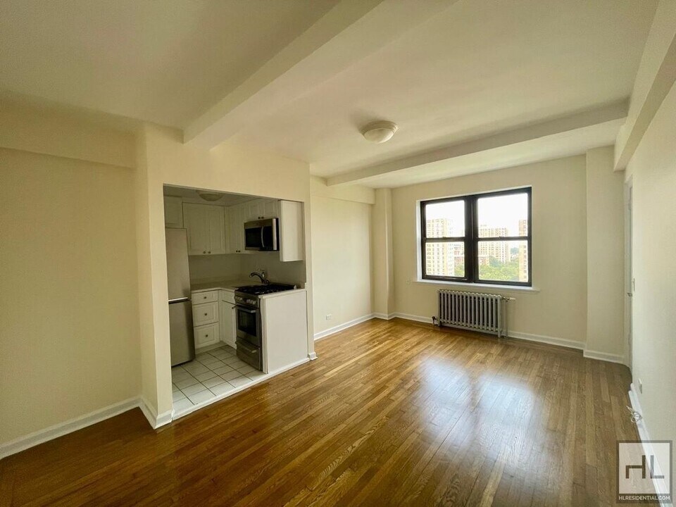 AMSTERDAM AVENUE in New York, NY - Building Photo