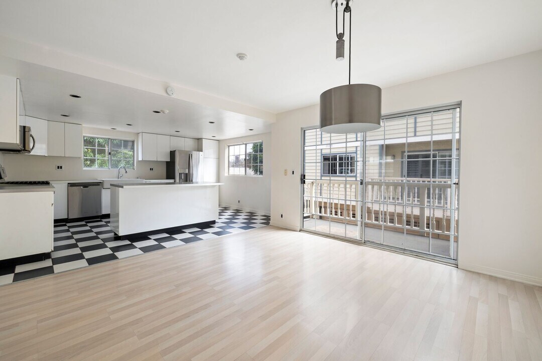206 S Catalina Ave in Redondo Beach, CA - Building Photo