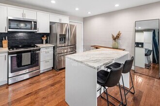 500 Cagney Ln in Newport Beach, CA - Building Photo - Building Photo