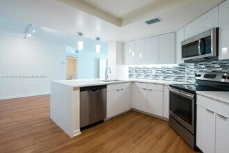 3605 NE 207th St, Unit 1215 in Miami, FL - Building Photo - Building Photo