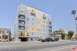 155 S Oxford Ave in Los Angeles, CA - Building Photo