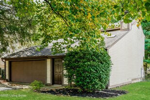 2808 Six Mile Ln in Louisville, KY - Building Photo