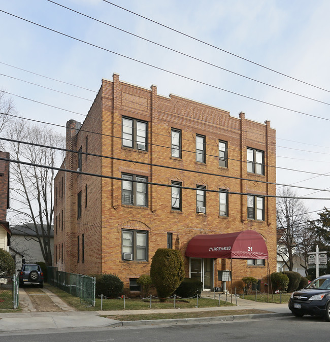 21 Lincoln Blvd in Hempstead, NY - Building Photo - Building Photo