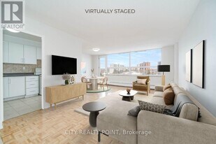 6200 Bathurst St in Toronto, ON - Building Photo