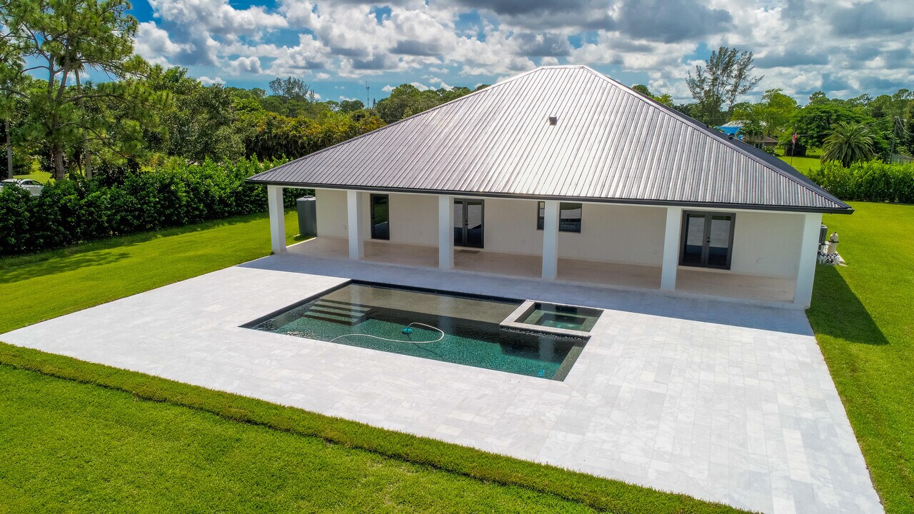 11145 68th St N in West Palm Beach, FL - Building Photo