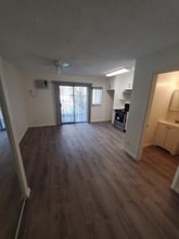 13059 Oxnard St in Los Angeles, CA - Foto de edificio - Building Photo