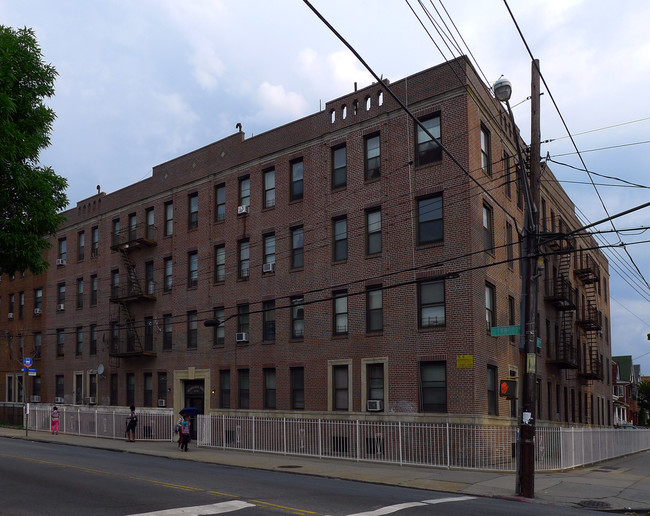 3223 Glenwood Rd in Brooklyn, NY - Foto de edificio - Building Photo