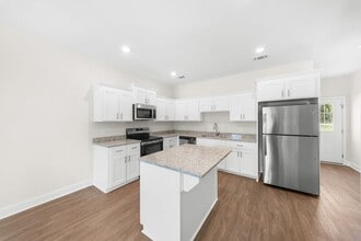 102 Skye Dr in Statesboro, GA - Building Photo - Building Photo