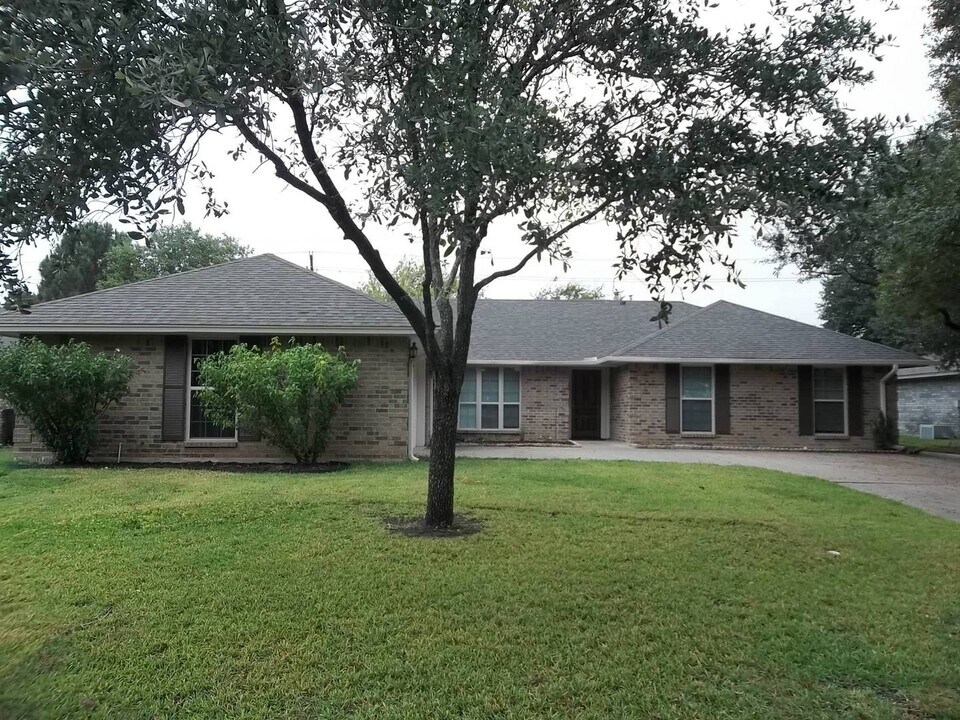 1008 Pin Oak Dr in Belton, TX - Building Photo