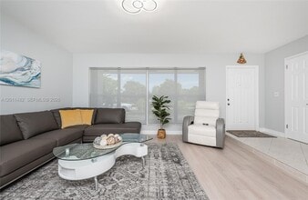 810 S Rainbow Dr in Hollywood, FL - Building Photo - Building Photo