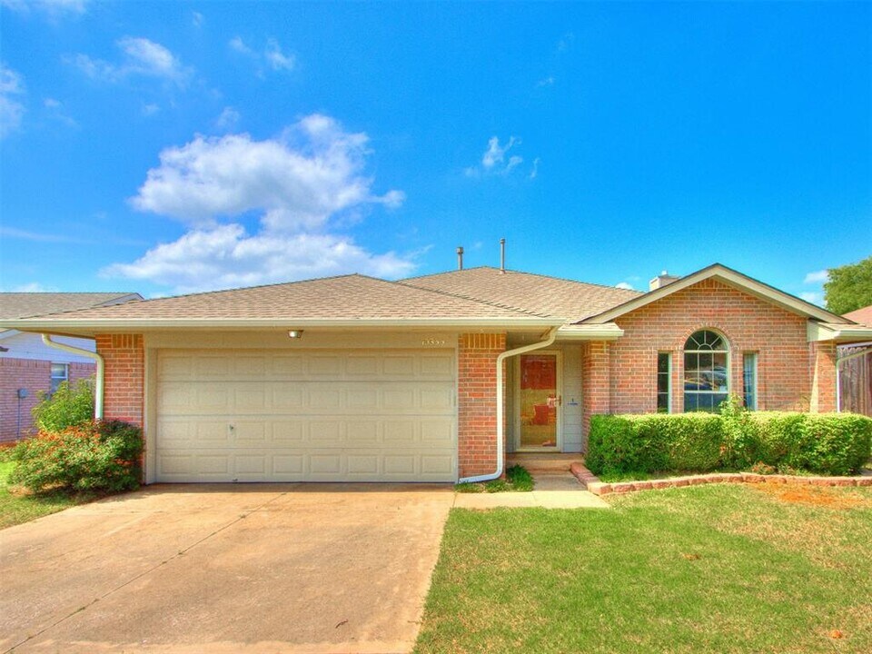 10833 Ohara Ln in Midwest City, OK - Building Photo