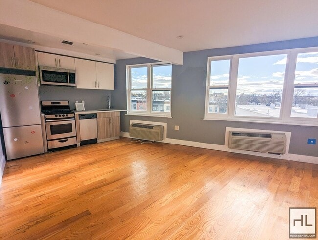 BROADWAY in Brooklyn, NY - Foto de edificio - Building Photo