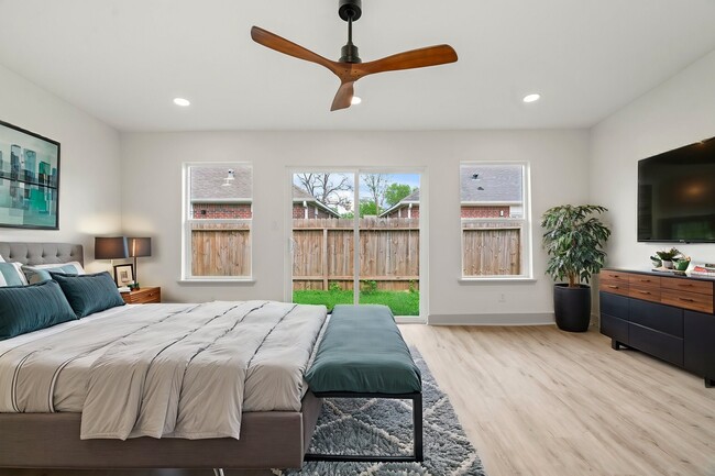 1009 Genova St in Houston, TX - Building Photo - Building Photo
