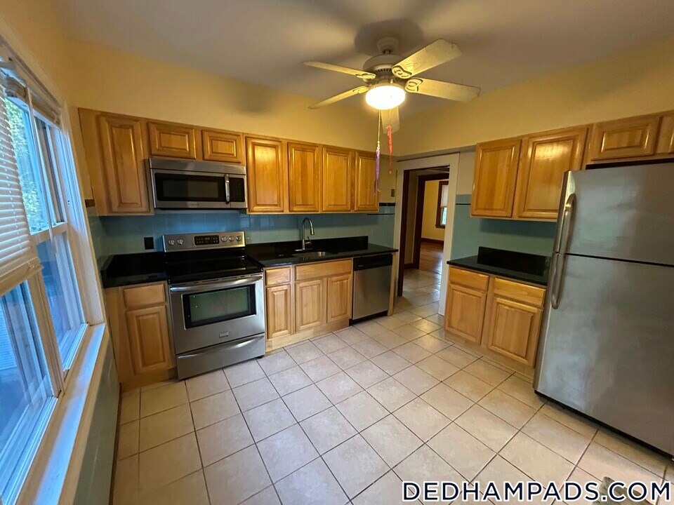 48 Oak St in Dedham, MA - Building Photo