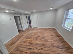 231 N Clinton St, Unit 3 in East Orange, NJ - Foto de edificio - Building Photo