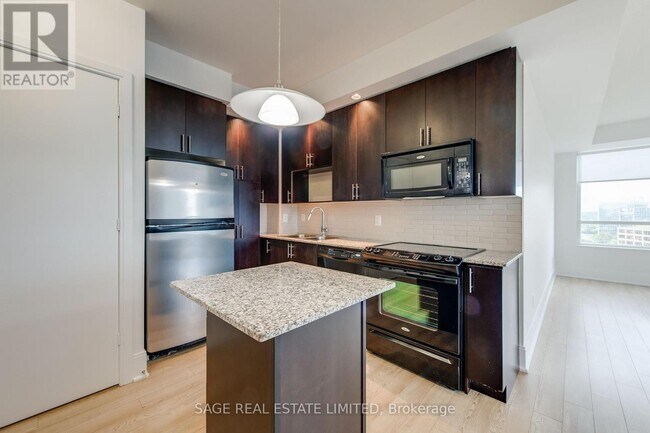 181-1181 Wynford Dr in Toronto, ON - Building Photo - Building Photo