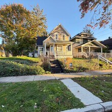 1023 Sigsbee St SE in Grand Rapids, MI - Building Photo - Building Photo