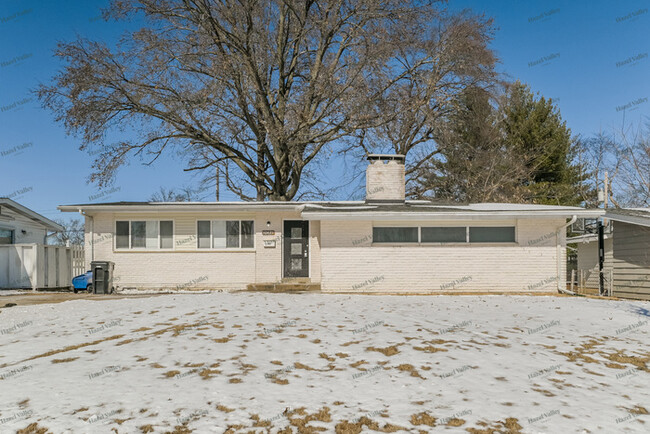 10421 St Ann Ln in St. Ann, MO - Building Photo - Building Photo