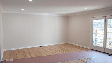 82 Cos Cob Ave in Greenwich, CT - Building Photo - Building Photo