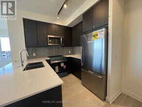 3260 Sheppard Ave E in Toronto, ON - Building Photo - Building Photo