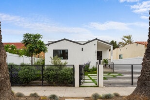 2911 S Rimpau Blvd in Los Angeles, CA - Building Photo