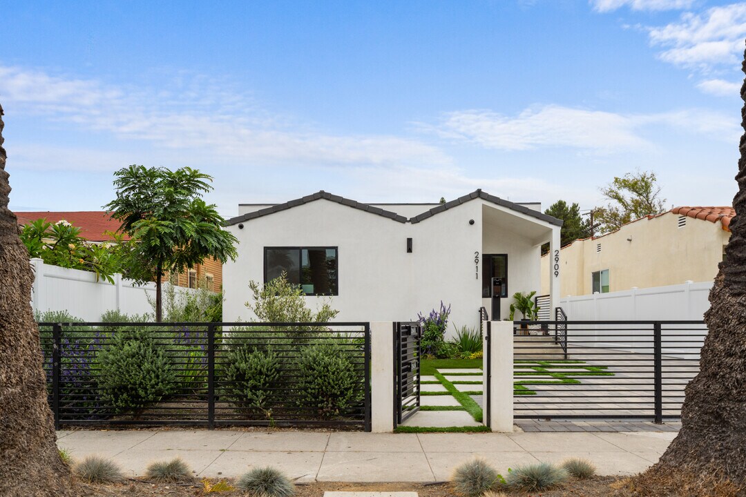 2911 S Rimpau Blvd in Los Angeles, CA - Foto de edificio