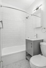 122 W 80th St in New York, NY - Building Photo - Building Photo