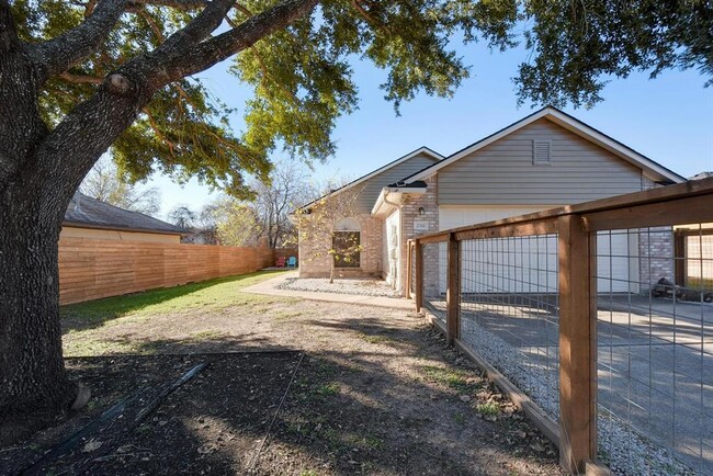 2311 Jenibeth Ln in Austin, TX - Building Photo - Building Photo