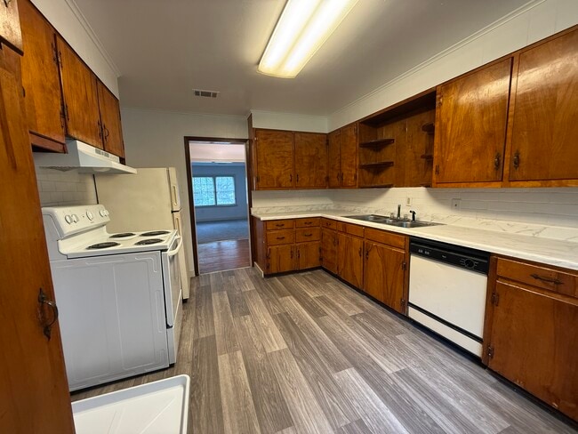 1164 Raymond Rd in Jackson, MS - Building Photo - Building Photo