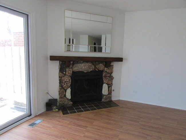 1160 Northbury Ln in Wheeling, IL - Building Photo - Building Photo