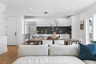 264 Lagrange St in Newton, MA - Building Photo - Building Photo