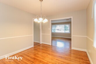 690 Valley Brook Ln in Winston-Salem, NC - Building Photo - Building Photo