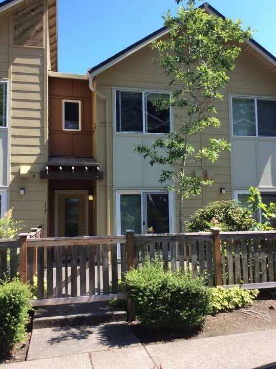 117 Sky Ridge Rd NW in Issaquah, WA - Building Photo