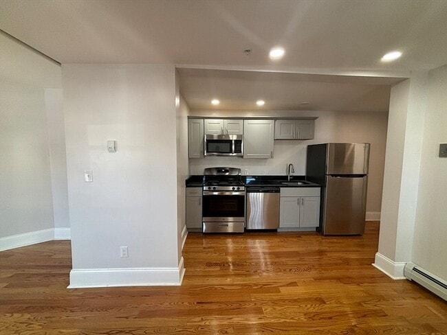 12 Bickford Rd, Unit 2 in Malden, MA - Building Photo - Building Photo